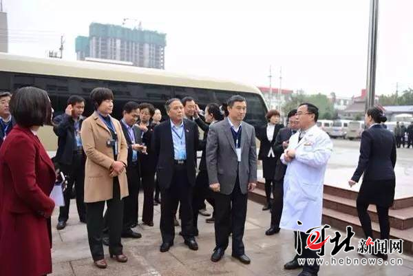 “AG竞猜”“跪着”被服务比“丁义珍”窗口更恶劣_时事政治_中公教育网(图1) AG竞猜